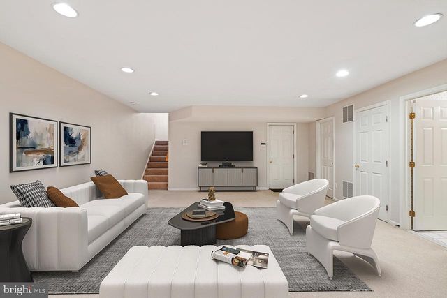 13280 MAPLE CREEK LN, Centreville, VA 20120