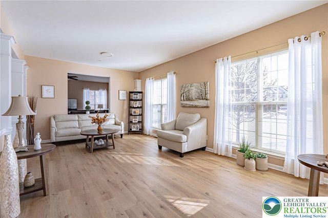 8542 Mayfair Court, Upper Macungie Twp, PA 19031