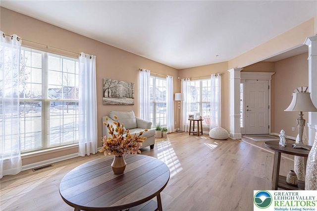 8542 Mayfair Court, Upper Macungie Twp, PA 19031