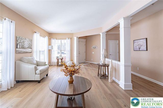 8542 Mayfair Court, Upper Macungie Twp, PA 19031