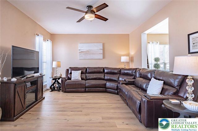 8542 Mayfair Court, Upper Macungie Twp, PA 19031