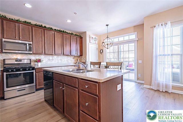 8542 Mayfair Court, Upper Macungie Twp, PA 19031