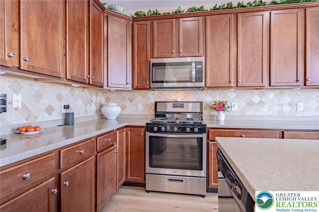 8542 Mayfair Court, Upper Macungie Twp, PA 19031