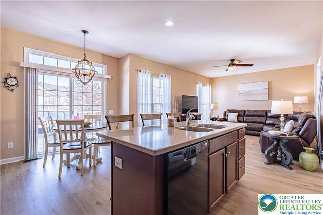 8542 Mayfair Court, Upper Macungie Twp, PA 19031