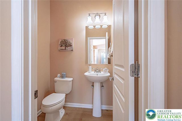 8542 Mayfair Court, Upper Macungie Twp, PA 19031