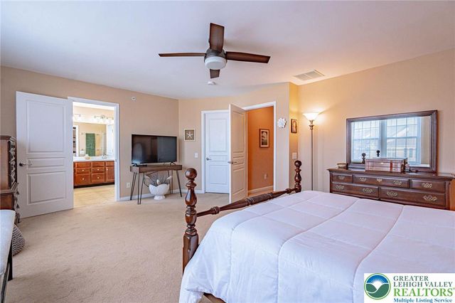 8542 Mayfair Court, Upper Macungie Twp, PA 19031