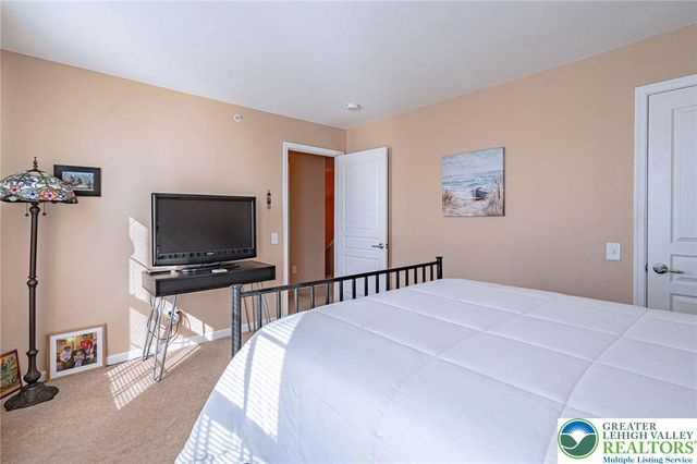 8542 Mayfair Court, Upper Macungie Twp, PA 19031