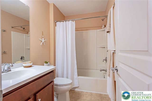 8542 Mayfair Court, Upper Macungie Twp, PA 19031