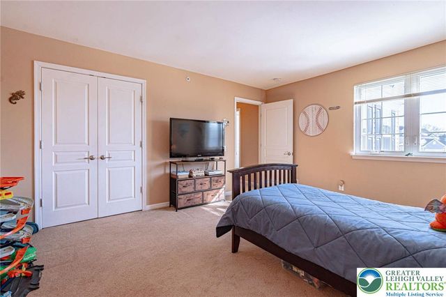 8542 Mayfair Court, Upper Macungie Twp, PA 19031