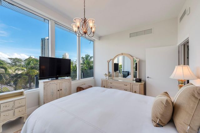 2100 Park Ave 301, Miami Beach, FL 33139