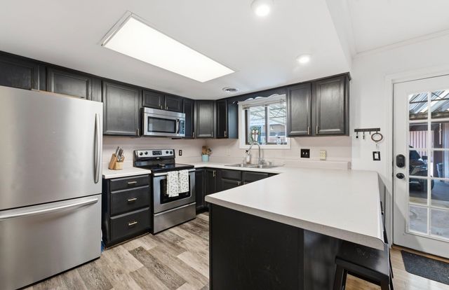 258 Lake Chateau Dr, Hermitage, TN 37076