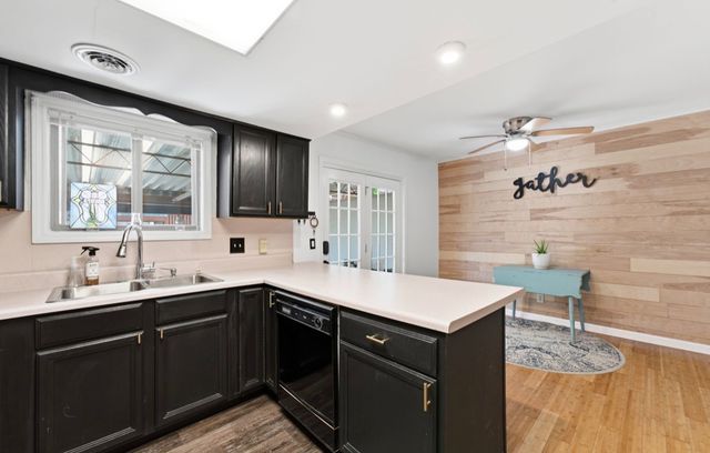 258 Lake Chateau Dr, Hermitage, TN 37076