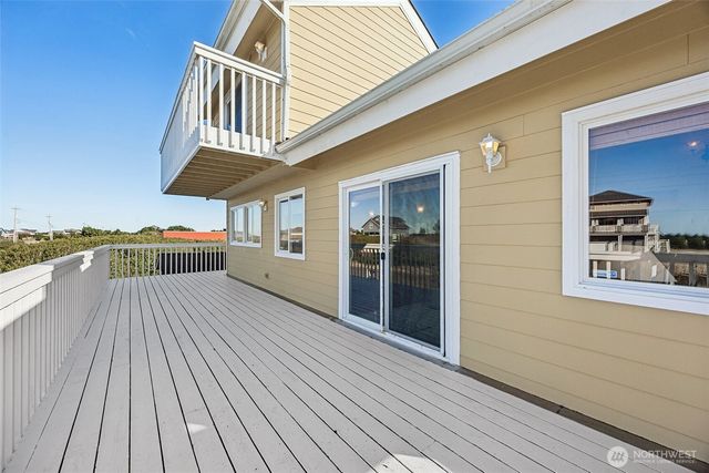 898 S Sand Dune Avenue SW, Ocean Shores, WA 98569