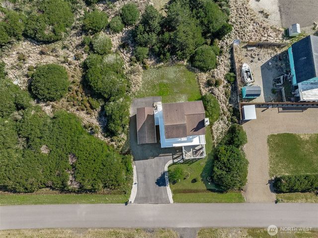 898 S Sand Dune Avenue SW, Ocean Shores, WA 98569