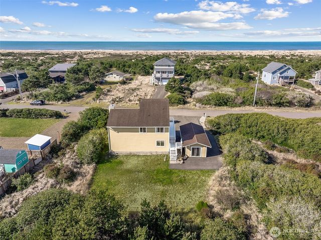 898 S Sand Dune Avenue SW, Ocean Shores, WA 98569
