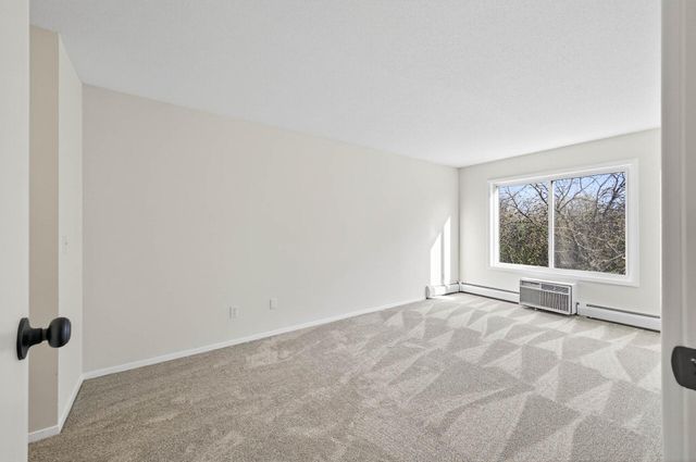 181 Little Canada Road E 219, Little Canada, MN 55117