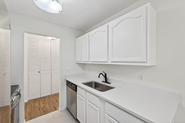 181 Little Canada Road E 219, Little Canada, MN 55117