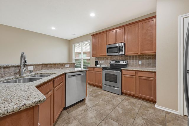 13610 Summer Spring Lane, Rosharon, TX 77583
