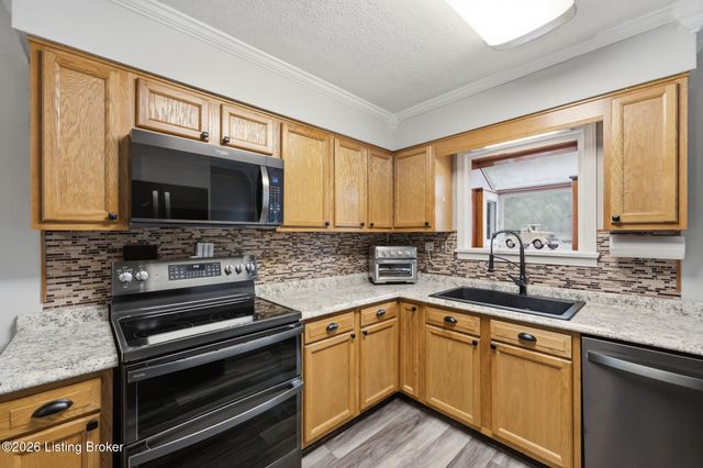 6702 Morocco Dr, Louisville, KY 40214