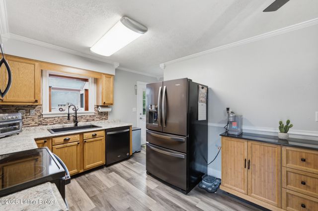 6702 Morocco Dr, Louisville, KY 40214