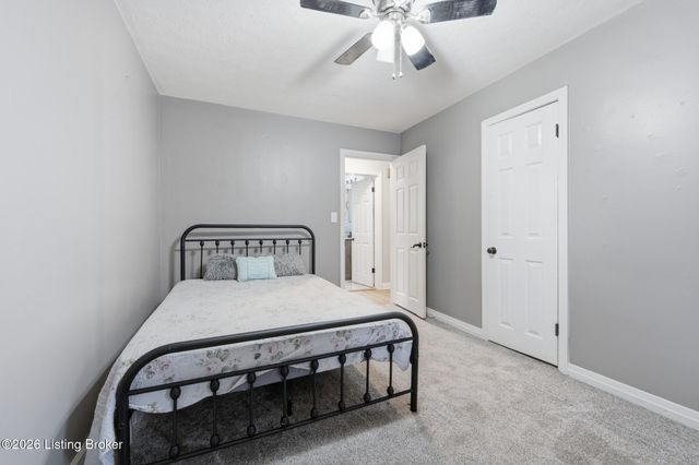 6702 Morocco Dr, Louisville, KY 40214