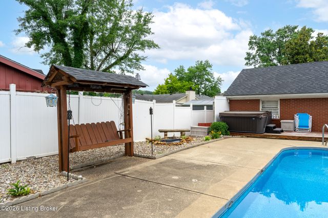 6702 Morocco Dr, Louisville, KY 40214