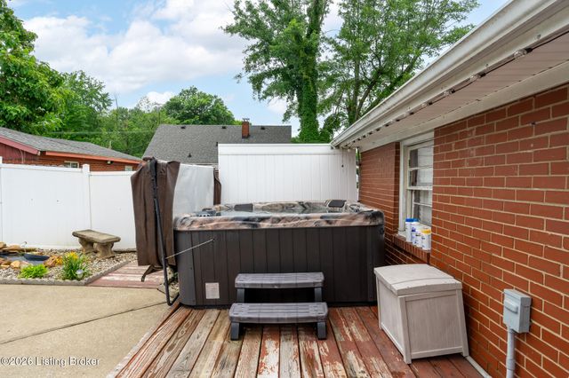 6702 Morocco Dr, Louisville, KY 40214