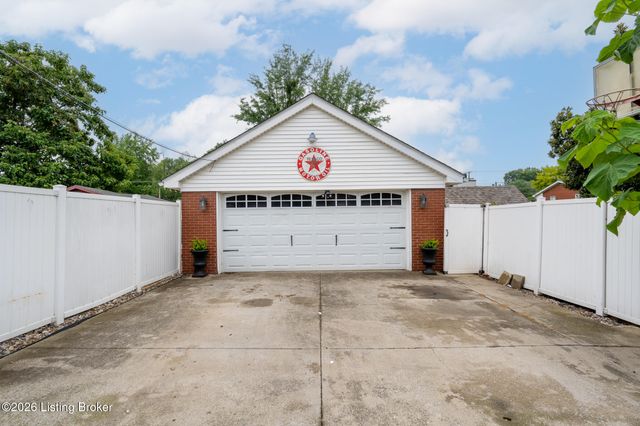 6702 Morocco Dr, Louisville, KY 40214