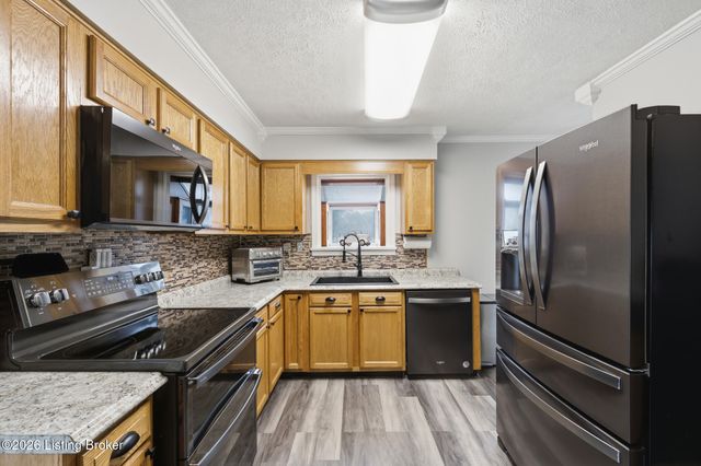 6702 Morocco Dr, Louisville, KY 40214