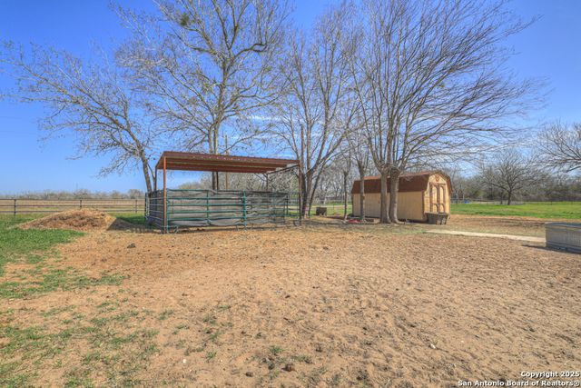 100 Meadow Lake, Seguin, TX 78155