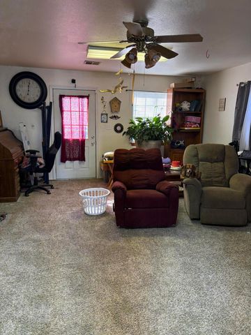 212 E 11th Street, Grove, OK 74344