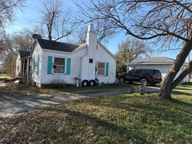 212 E 11th Street, Grove, OK 74344