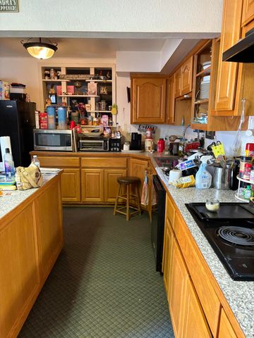 212 E 11th Street, Grove, OK 74344