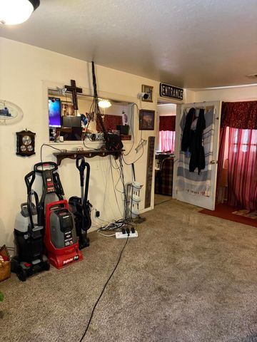 212 E 11th Street, Grove, OK 74344