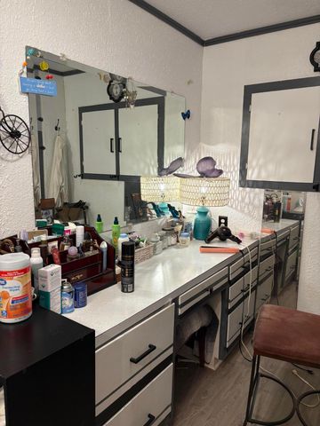 212 E 11th Street, Grove, OK 74344