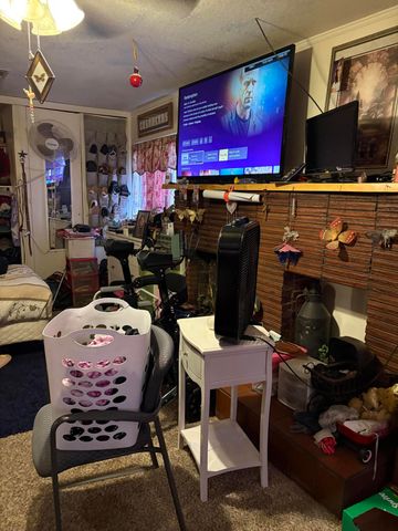 212 E 11th Street, Grove, OK 74344