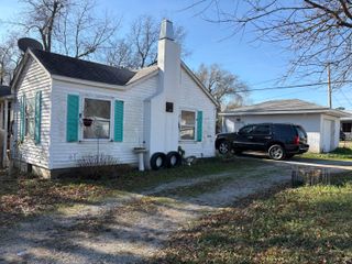 212 E 11th Street, Grove, OK 74344