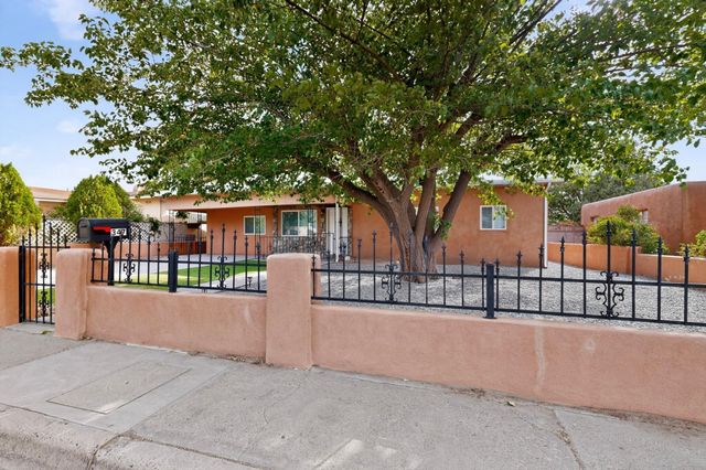 347 62nd Street NW, Albuquerque, NM 87105