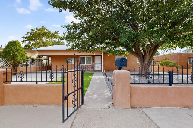 347 62nd Street NW, Albuquerque, NM 87105