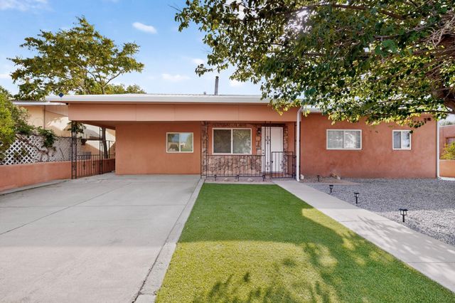 347 62nd Street NW, Albuquerque, NM 87105