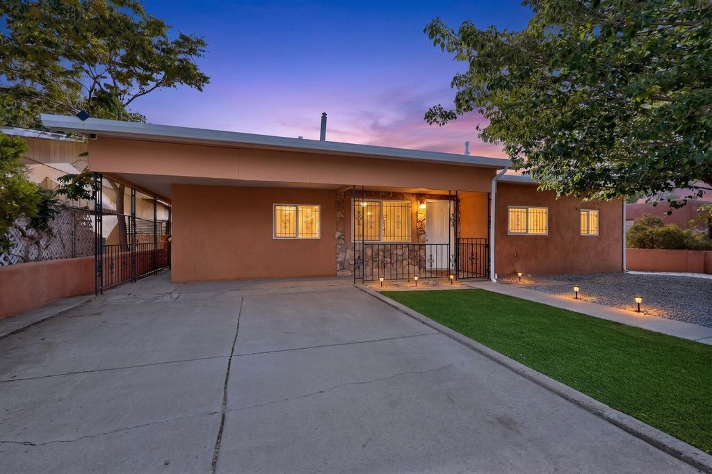 347 62nd Street NW, Albuquerque, NM 87105