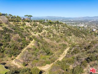 36010 N Ventura Canyon Avenue, Sherman Oaks, CA 91423