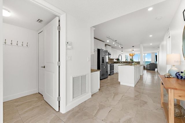2600 GULF DRIVE N 33, Bradenton Beach, FL 34217