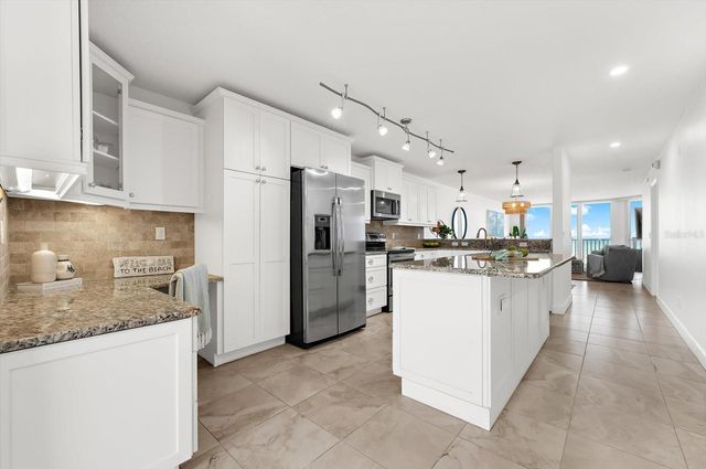2600 GULF DRIVE N 33, Bradenton Beach, FL 34217