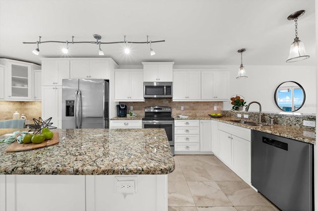 2600 GULF DRIVE N 33, Bradenton Beach, FL 34217
