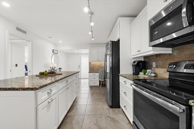 2600 GULF DRIVE N 33, Bradenton Beach, FL 34217