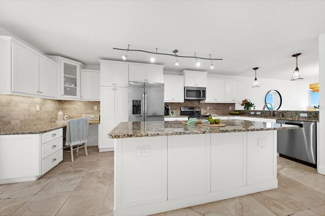 2600 GULF DRIVE N 33, Bradenton Beach, FL 34217