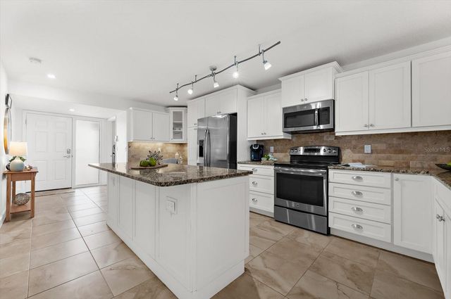 2600 GULF DRIVE N 33, Bradenton Beach, FL 34217