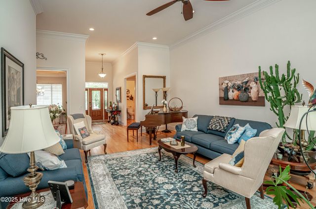 537 Gladstone Circle SW, Ocean Isle Beach, NC 28469