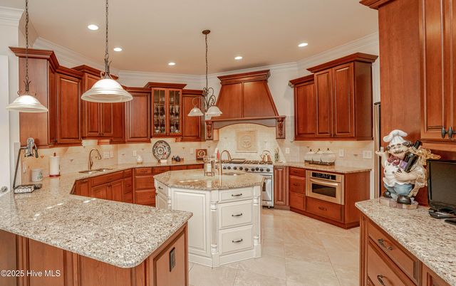 537 Gladstone Circle SW, Ocean Isle Beach, NC 28469